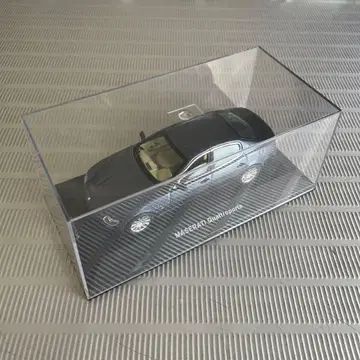 IXO Maserati Quattroporte dealer box