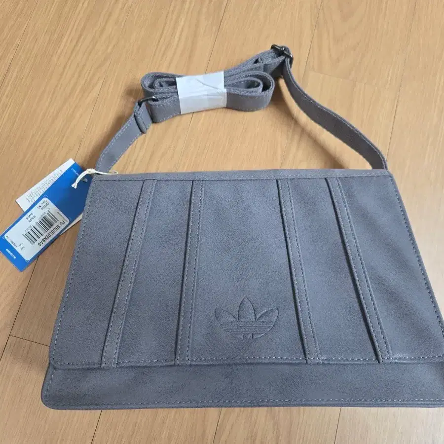 (새상품 정품) 아디다스 숄더백 가방 JW3990