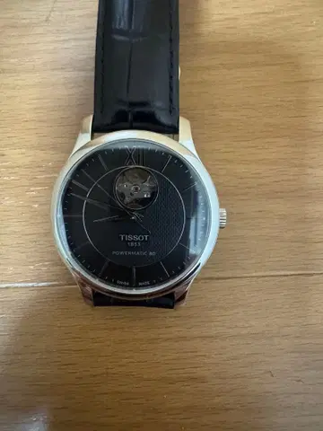 티쏘 TISSOT 트래디션 오토매틱 오픈 하트 손목시계