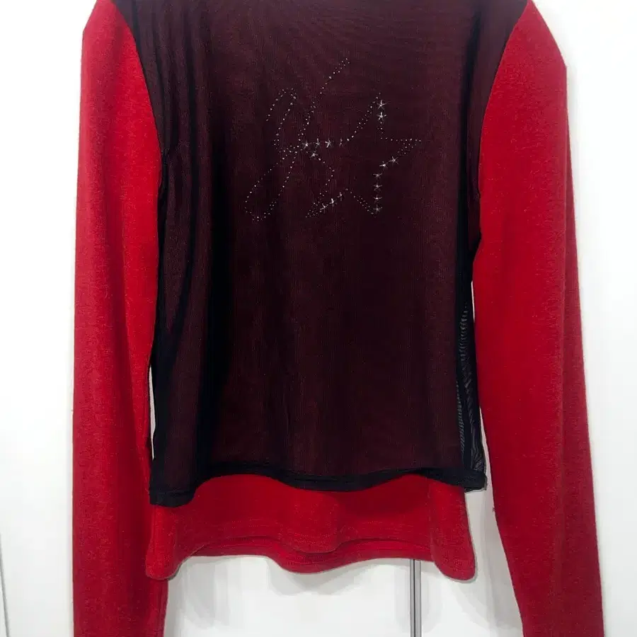 YUSE RED 별 긴팔