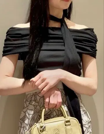 새상품급 SNIDEL 개더 아지메 컷 풀오버 블랙