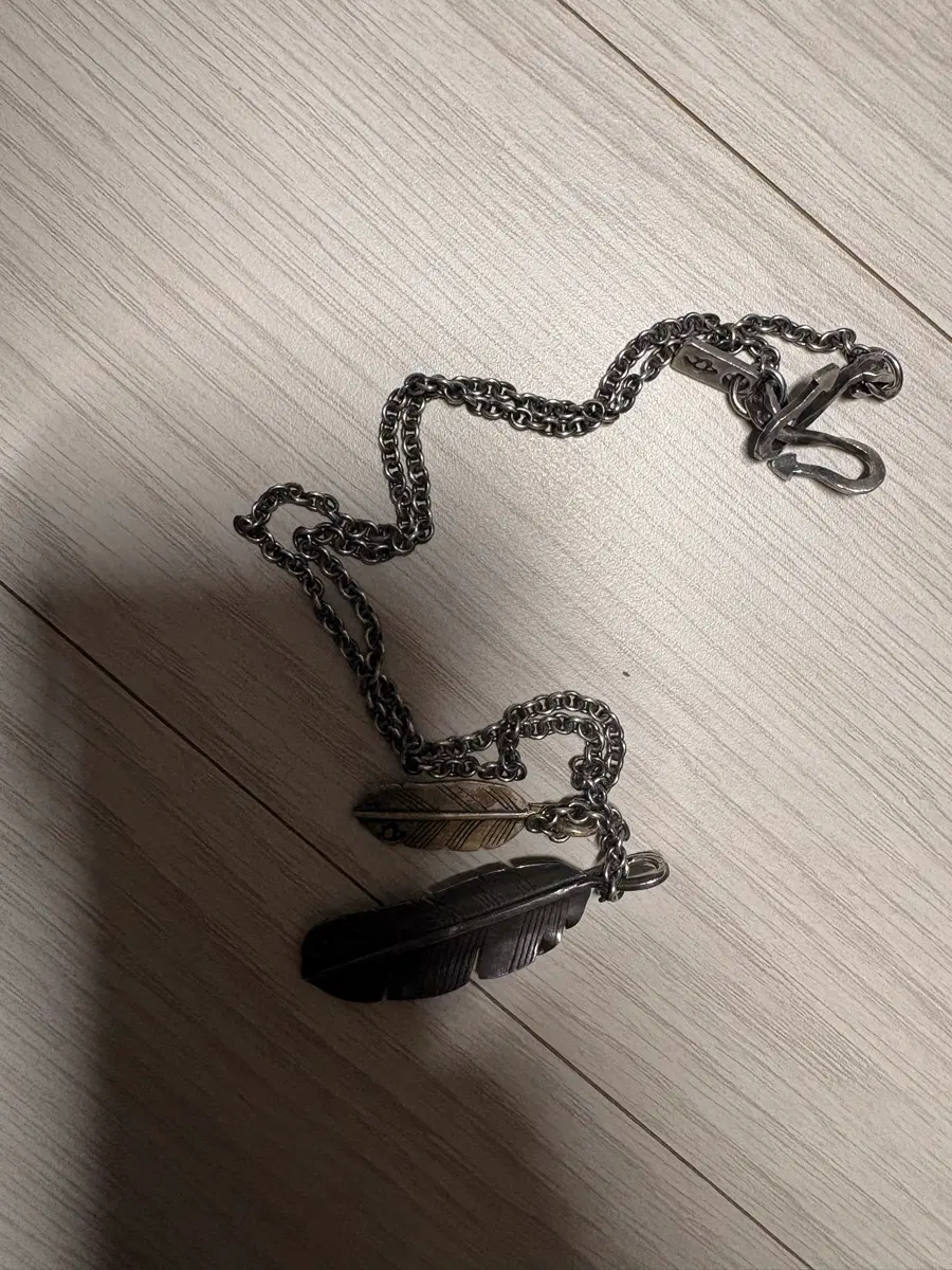 불레또 더블깃털 목걸이
