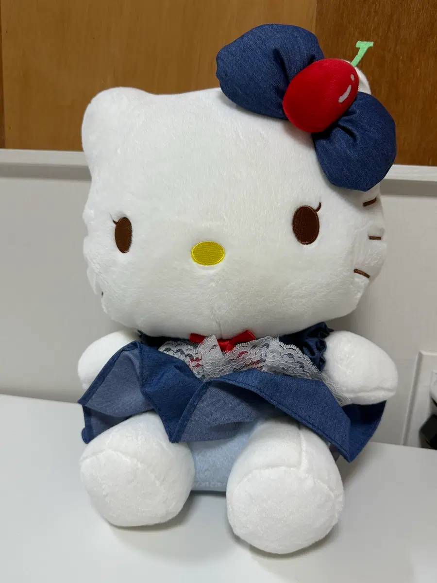 헬로키티 봉제 인형 35cm(파랑/빨강) 새제품