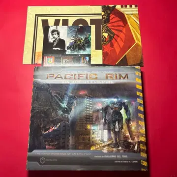 PACIFIC RIM: MAN MACHINES & MONSTERS 영화
