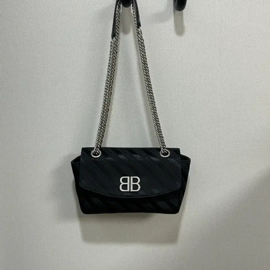 발렌시아가 BB 로고 체인 숄더백