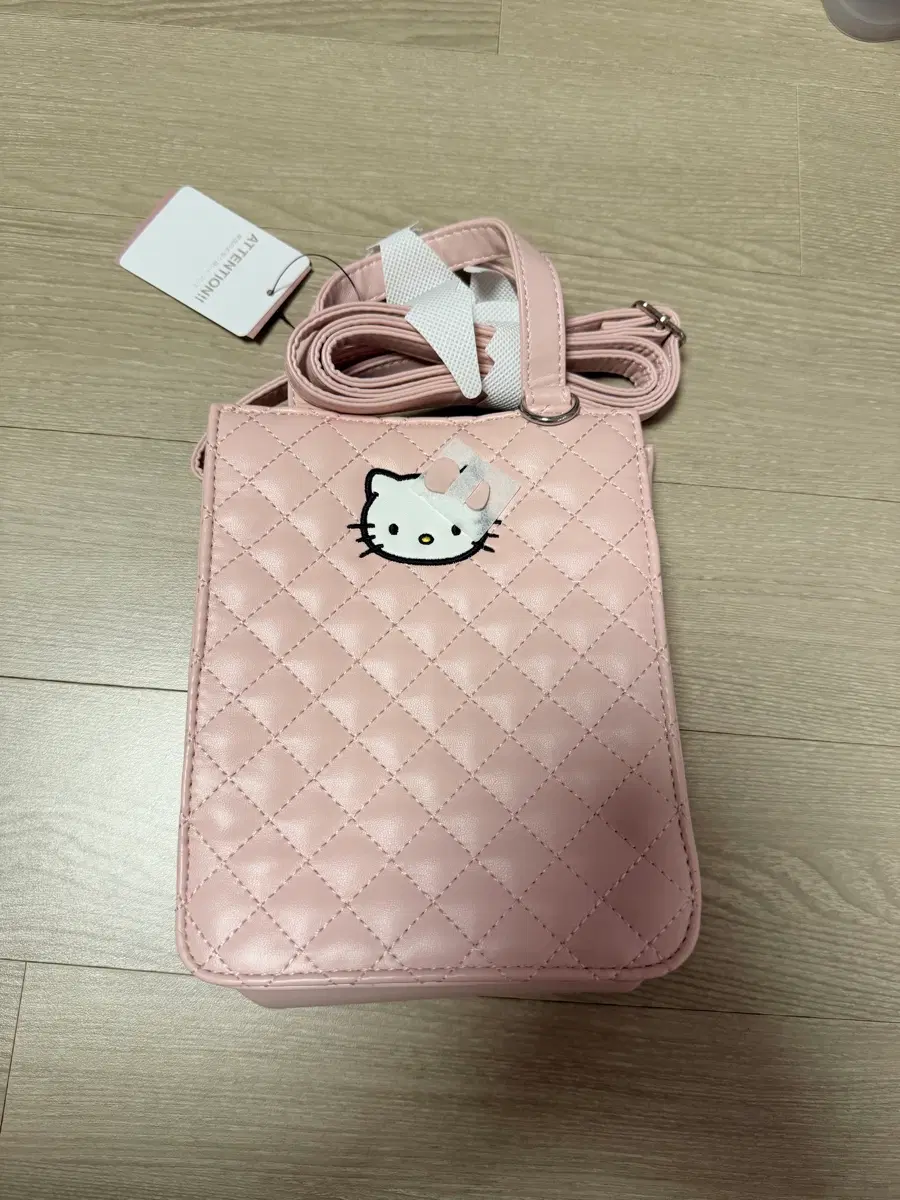 로리즈팜 헬로키티 퀼팅 가방 핑크