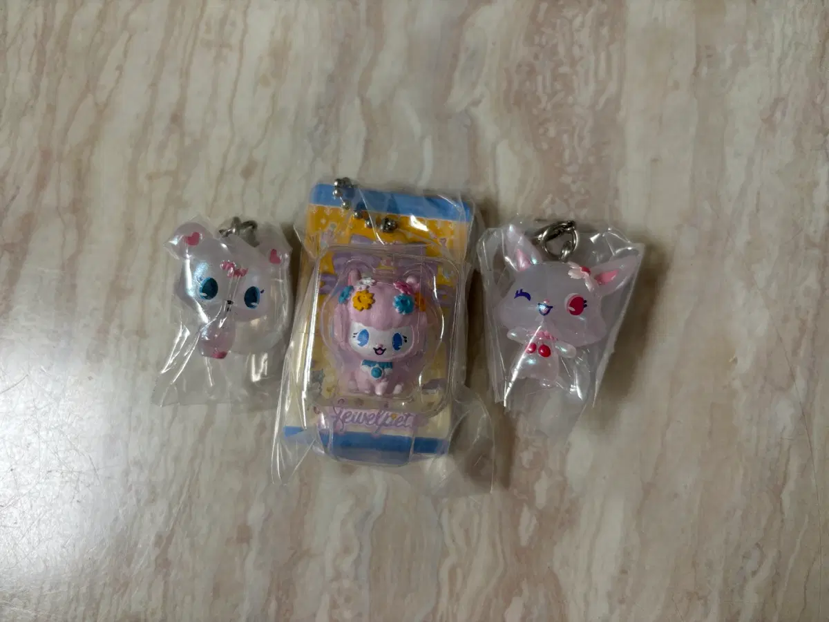 쥬얼펫 오로라 메지루시 , 패키지 챰