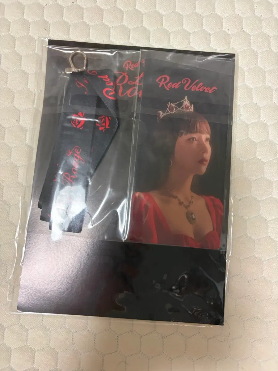 레드벨벳 조이 라루즈 랜야드+ 하드포토 양도합니다