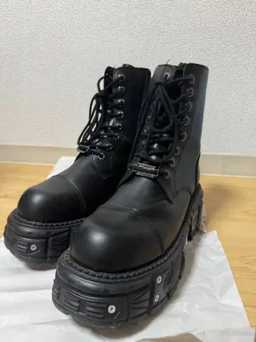뉴락 스타일 통굽 부츠 블랙