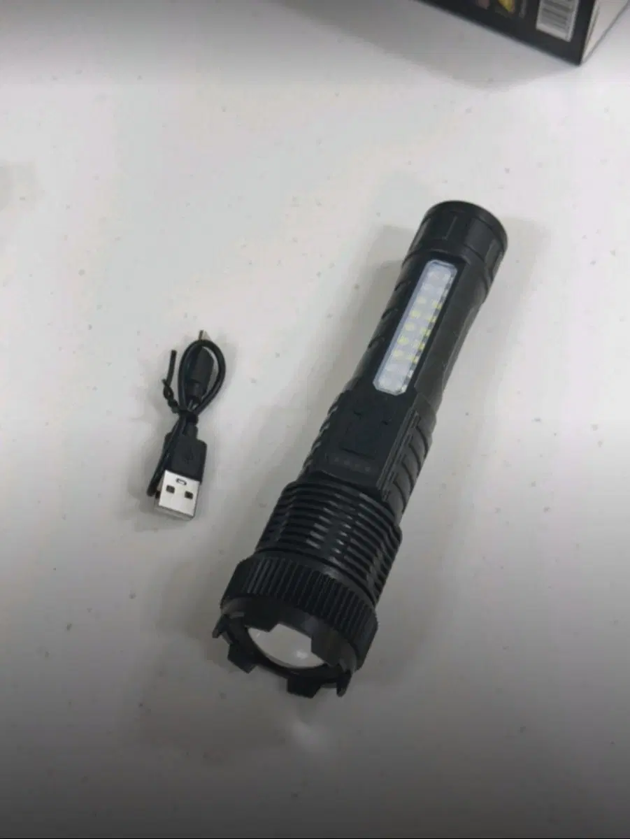 강력한 LED 라이트 새상품