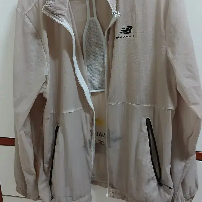 남성의류 뉴발란스 초경량 여름 바람막이 점퍼 +나이키 반팔티 2장 일괄이