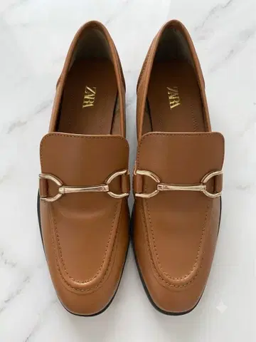[ 연중 사용 가능 ] ZARA 로퍼 브라운 골드 비트 약 23.5cm