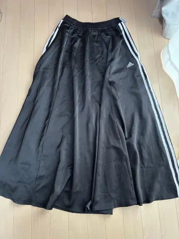 아디다스 플레어 스커트 M