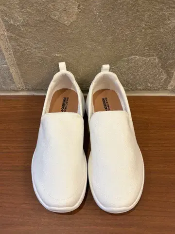 미사용 새상품 스케쳐스 GO WALK 화이트 23.5cm