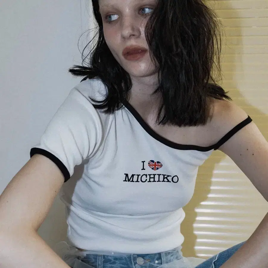미치코 코시노 런던 원숄더 반팔티