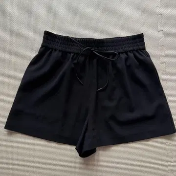 앨리스 앤 올리비아 숏팬츠 블랙