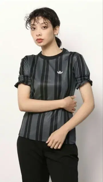 adidas Originals 퍼프 슬리브 스트라이프 티셔츠