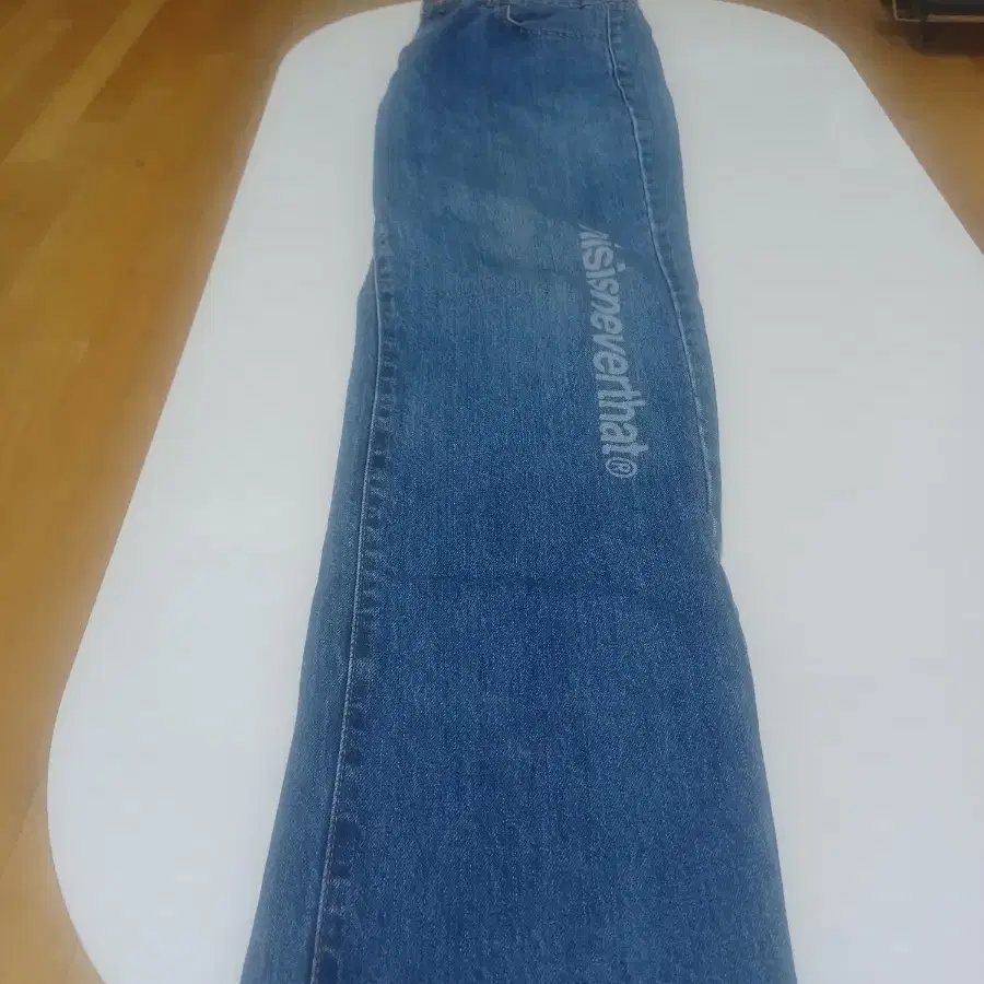 디스이즈네버댓. 청바지