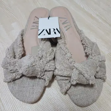 미사용 새상품 ZARA 프린지 플랫 샌들 베이지 35