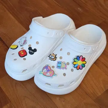 crocs 클래식 크러쉬 클로그 24cm 화이트 통굽 지비츠 포함