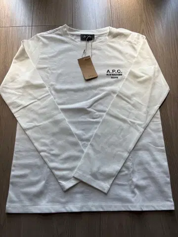 [ 미사용 새상품 ] A.P.C. 로고 긴팔 T셔츠 화이트
