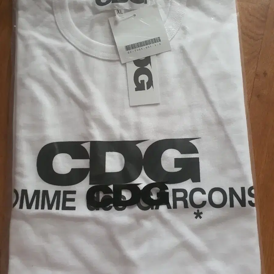 CDG 꼼데가르송 반팔티 화이트 XL
