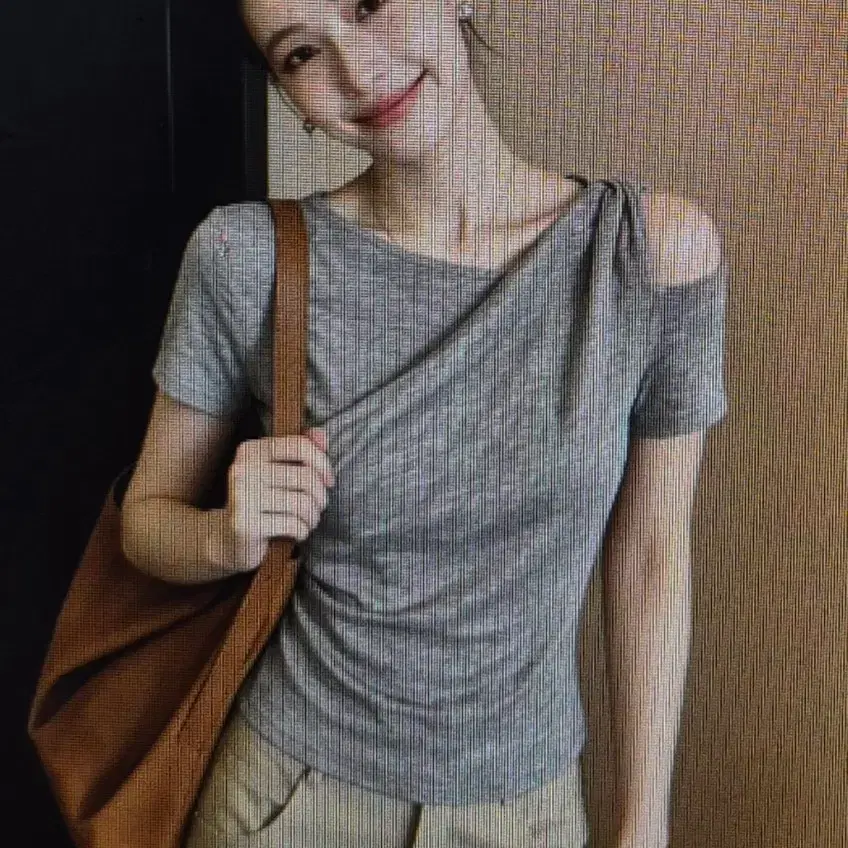 (해외배송)그레이 꼬임 오프숄더 주름 디자인 반팔 티셔츠