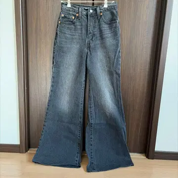 Levi's RIBCAGE BELL 블랙 데님 25인치