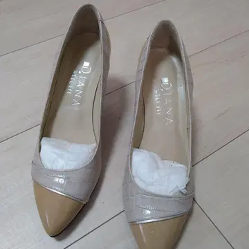 DIANA WELL FIT 펌프스 악어 엠보싱 베이지