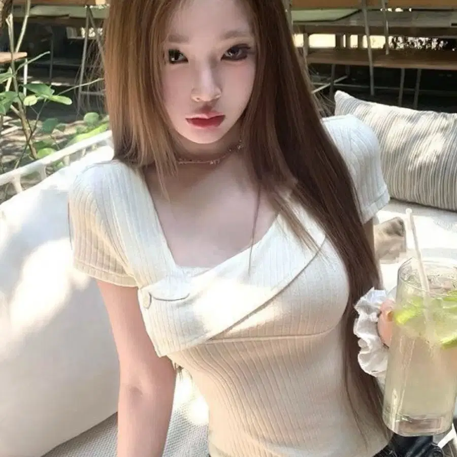 비바 단추 스퀘어넥 슬림 글램핏 반팔 티셔츠