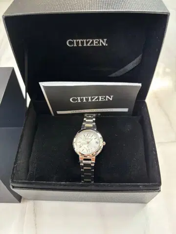 CITIZEN xC ES9430-54A 여성용 전파 시계