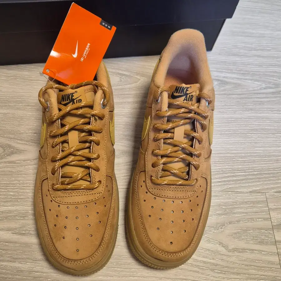 NIKE 나이키 여성 에어포스  235사이즈