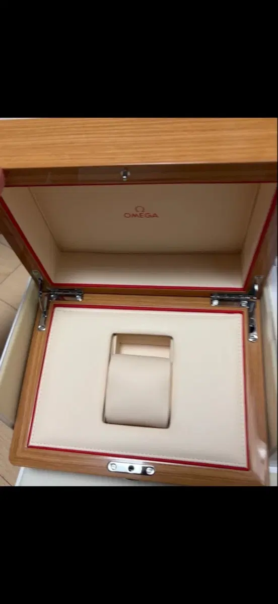 오메가 칸스텔레이션 모델 남성용 35mm 오토매틱 옐로우 골드 판매