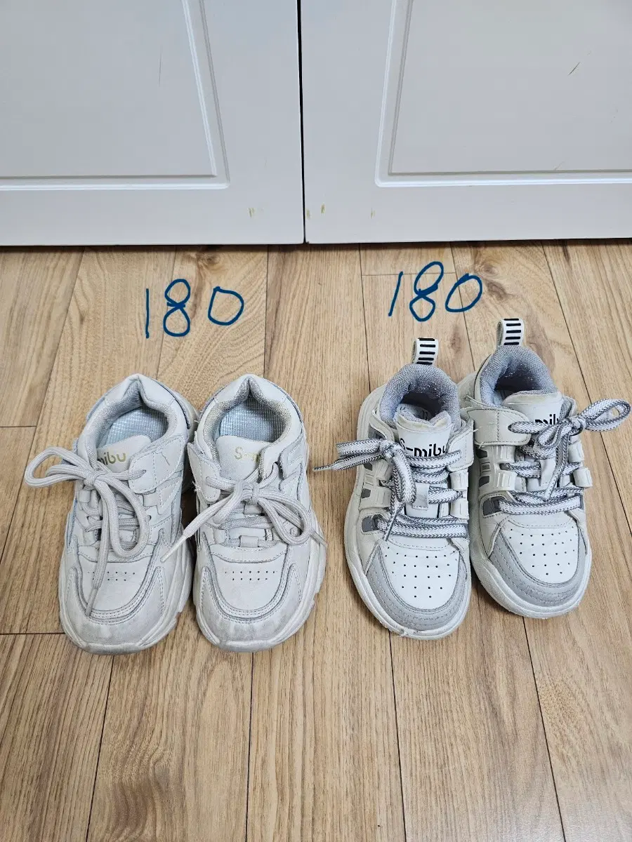 아동 운동화 180 사이즈 2켤레