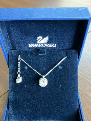 Swarovski 스와로브스키 목걸이 라운드 크리스탈 파베
