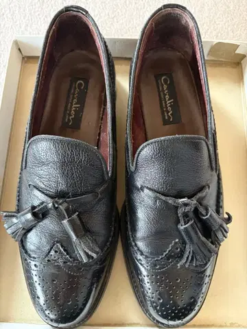 Cavalier 남성용 태슬 로퍼 블랙 윙팁
