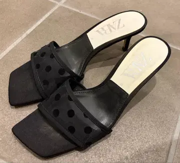 ZARA 36 뮬 도트 샌들