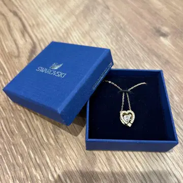 SWAROVSKI 스파클링 댄싱 하트 목걸이 상자 인증서 포함