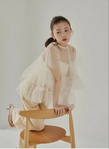 튤 티어드 블라우스 반팔 아이보리