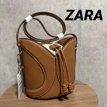 ZARA 스티치 미니 버킷 백