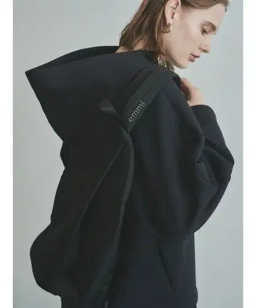 emmi atelier 바디 백팩