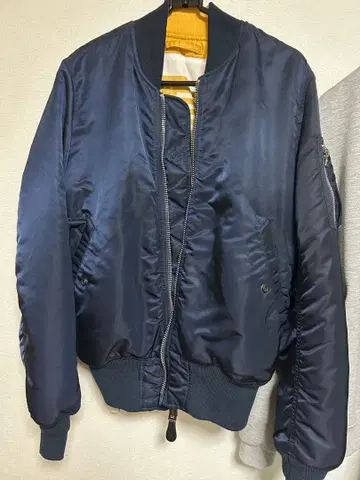 Alpha Industries MA-1 플라이트 자켓 네이비