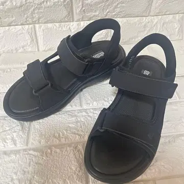 새상품급 경량 SKECHERS Swift Fit 샌들 올 블랙 26cm