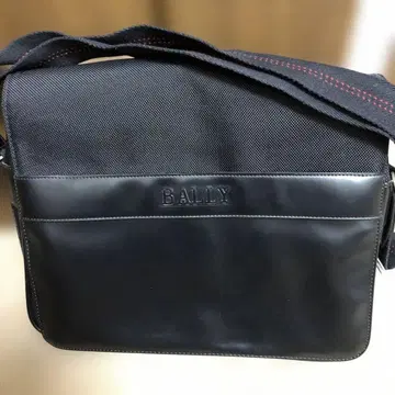 새상품급 BALLY 발리 숄더백 메신저 사선 가케 블랙