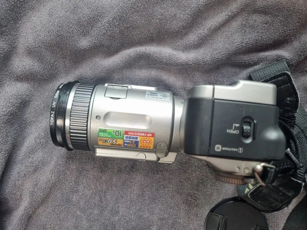소니 DSC-F707.