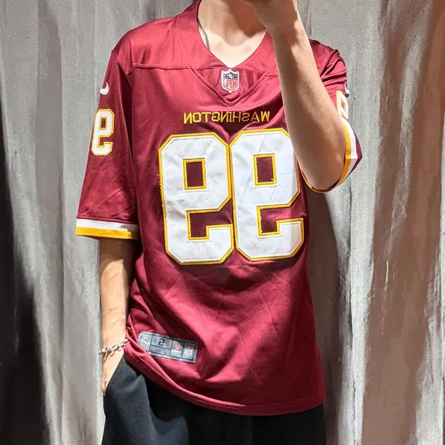 S NFL x NiKE YOUNG 99 넘버링 풋볼 하프 져지