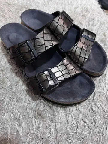 버켄스탁 38 24.5 실버 메탈릭 블랙 악어