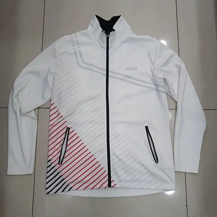 hummel XL 100 흰색집업점퍼 스포츠자켓 중고라 오염있어요