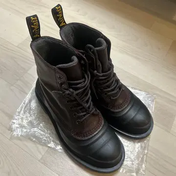 닥터 마틴 워크 부츠 브라운
