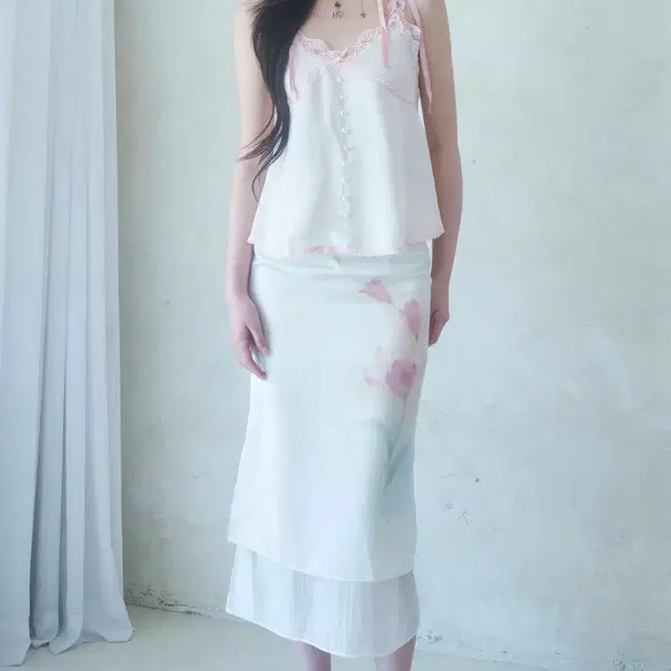뉴얼린 로투스 새틴 롱스커트 Lotus Satin Long Skirt